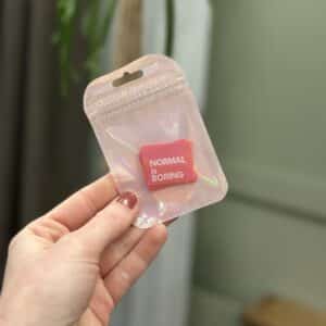 CreJanneke - Normal is boring labels roze (3 stuks)