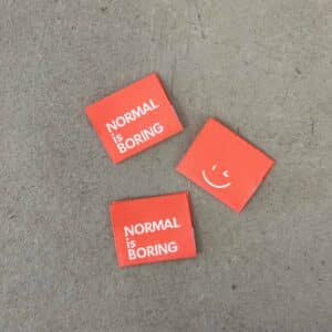 CreJanneke - Normal is boring labels koraalroze (3 stuks)