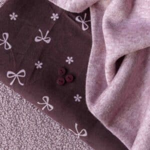 Babycord strikken/bloemen aubergine