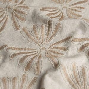 Linnen viscose geborduurde grote bloemen beige
