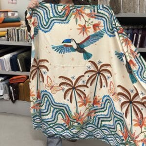 PRE-ORDERR Viscose twill toekan/bladeren