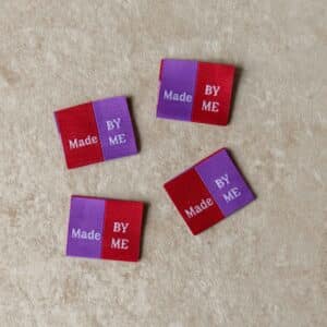 Van schie raamdecoratie & stoffen 5 Loop&label - made by me paars/rood - zijnaadlables (4 stuks)