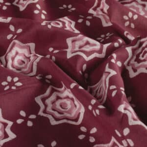 Katoenen voile batik abstracte bloemen rood