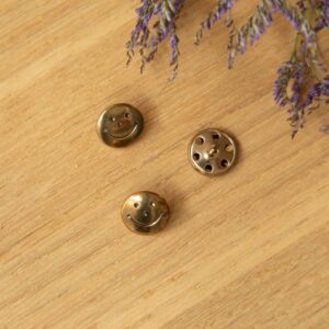 Smiley knoop 13mm goud