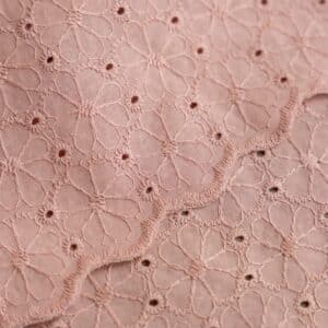 Van schie raamdecoratie & stoffen 2 Poplin broderie bloemen schulprand oudroze