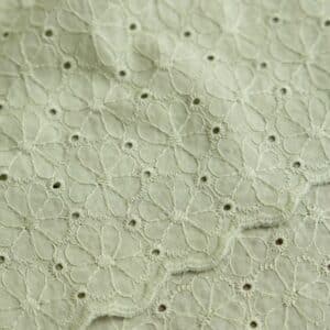 Van schie raamdecoratie & stoffen 4 Poplin broderie bloemen schulprand lichtgroen